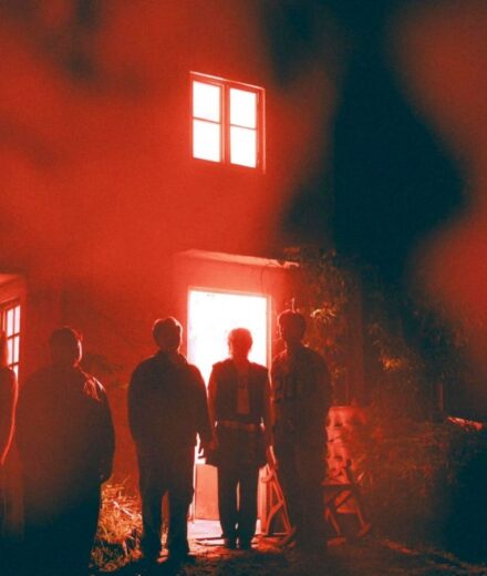 Arti dan Makna Lagu Multo – Cup of Joe (2025), Tentang Kenangan yang Tak Pernah Benar-Benar Pergi